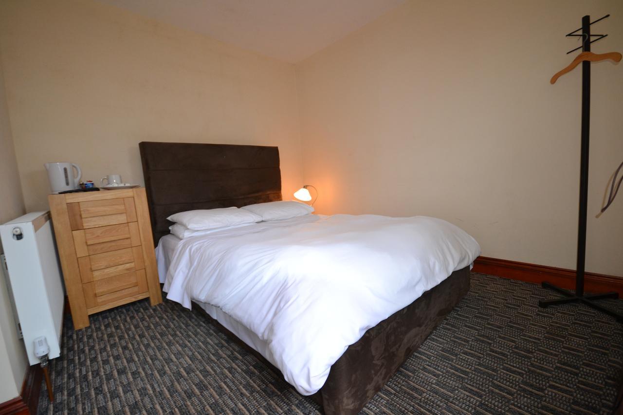 Airport Guest House Slough Exterior photo