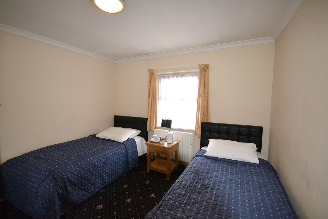 Airport Guest House Slough Exterior photo